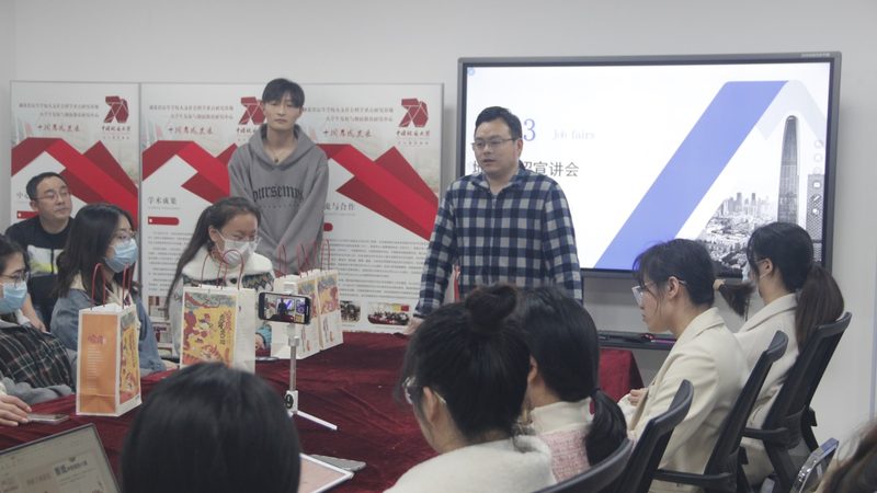 成人教育网上平台：便利与挑战并存